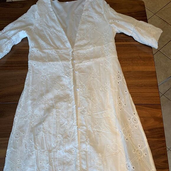Dress, maxi, cover up, maxi, NWOT, STUNNING, eyelet , fitted to curves, lined - Picture 2 of 16